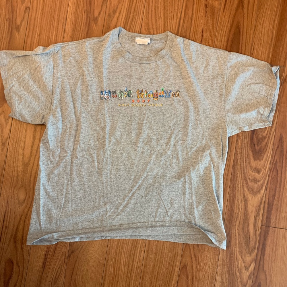 WDW Grey T-Shirt w/ Magic Kingdom in Icon Lettering 2007 Size XL